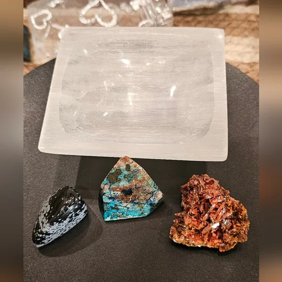 High Quality Crystal Specimen Bundle Vanadinite, Phoenix, Jasper/Selenite Dish